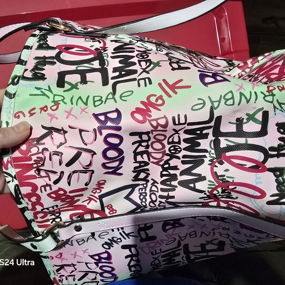 Brand new shoulder bag with tags on the bigger bag - Picture 10 of 16